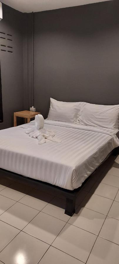 Хостел Loftel @ Nakhon Накхонсітхаммарат Екстер'єр фото