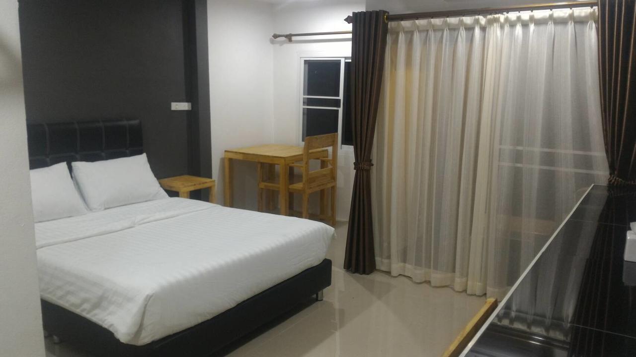 Хостел Loftel @ Nakhon Накхонсітхаммарат Екстер'єр фото