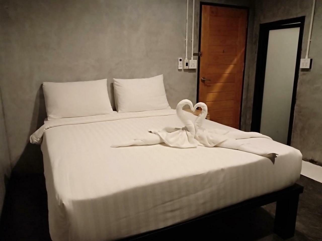 Хостел Loftel @ Nakhon Накхонсітхаммарат Екстер'єр фото
